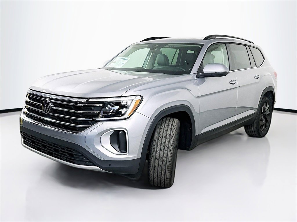 Used 2025 Volkswagen Atlas SE w/ Panoramic Sunroof Package image 2