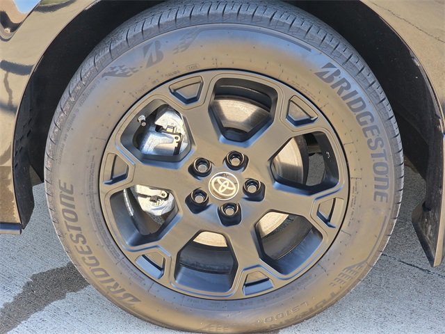 Used 2025 Toyota Sienna XLE Woodland Edition image 9