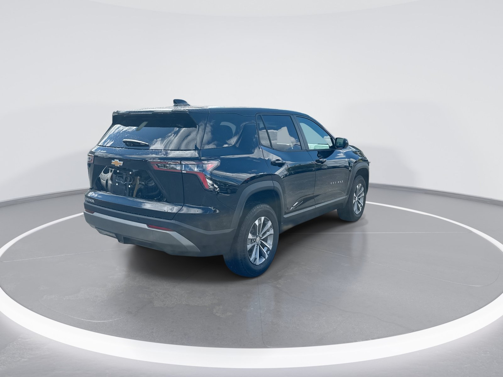 Used 2026 Chevrolet Equinox LT FWD image 9
