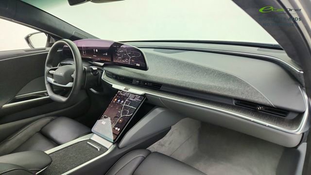 Used 2024 Lucid Air Touring image 21