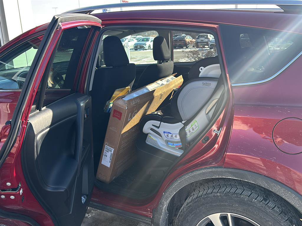 Used 2018 Toyota RAV4 XLE image 12