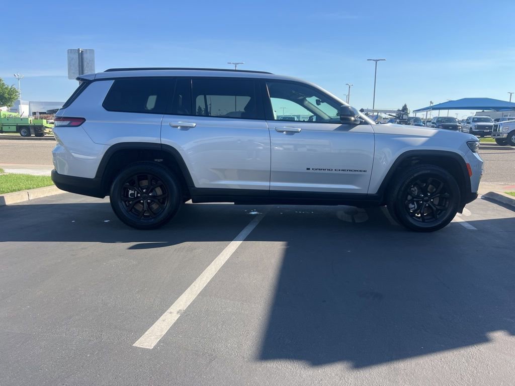 Used 2024 Jeep Grand Cherokee L Laredo image 9