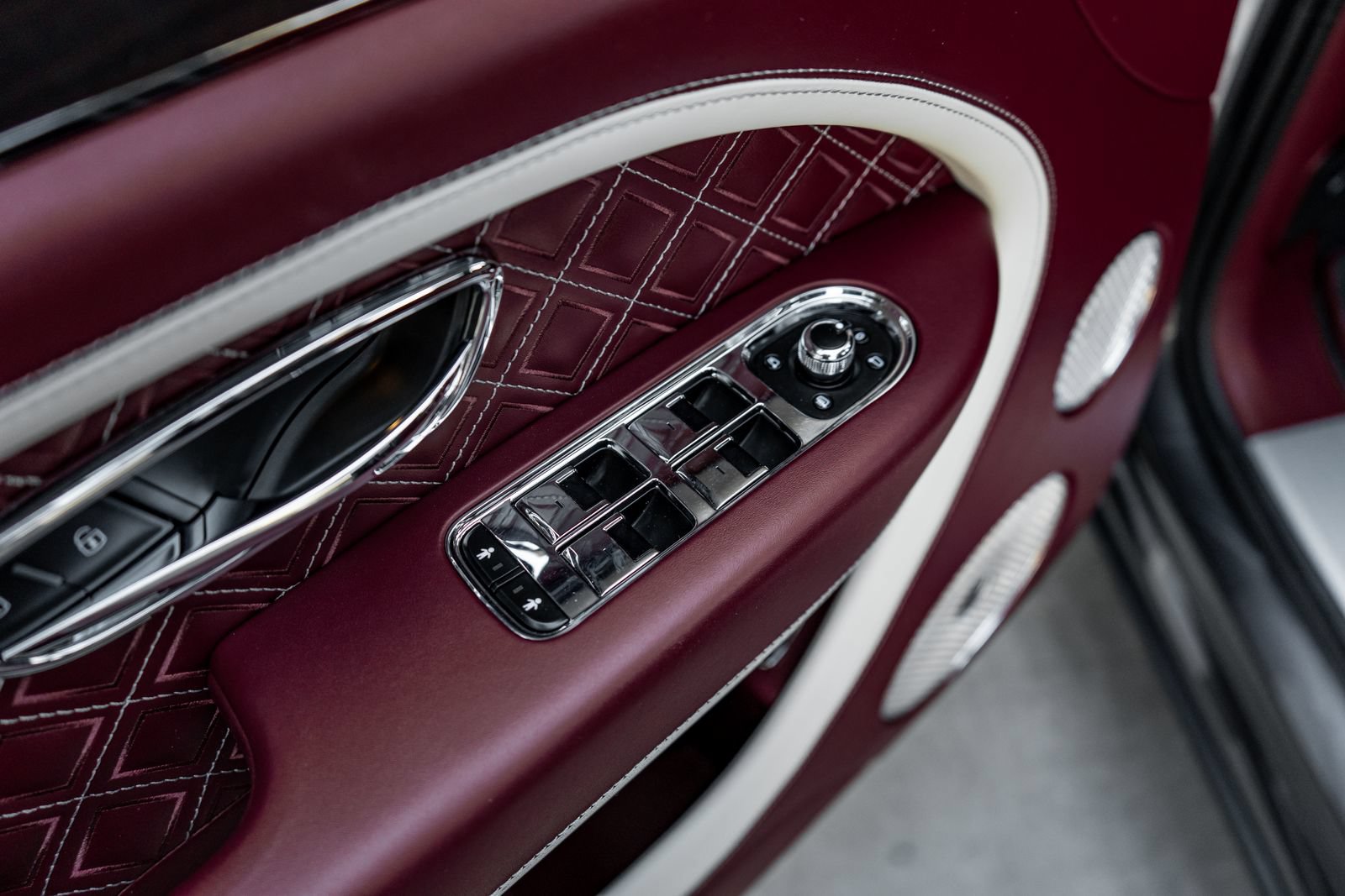 Certified 2024 Bentley Bentayga AWD/4WD image 24