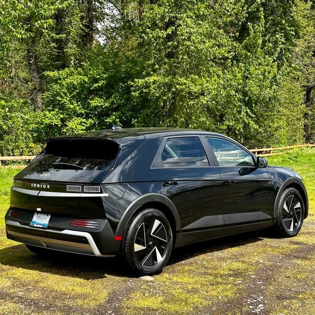 Certified 2025 Hyundai Ioniq 5 SE image 4