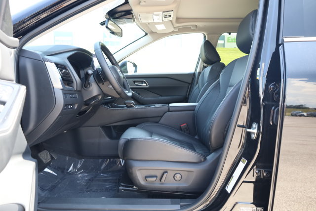 Certified 2025 Nissan Rogue Platinum w/ Platinum Premium Package AWD/4WD image 13