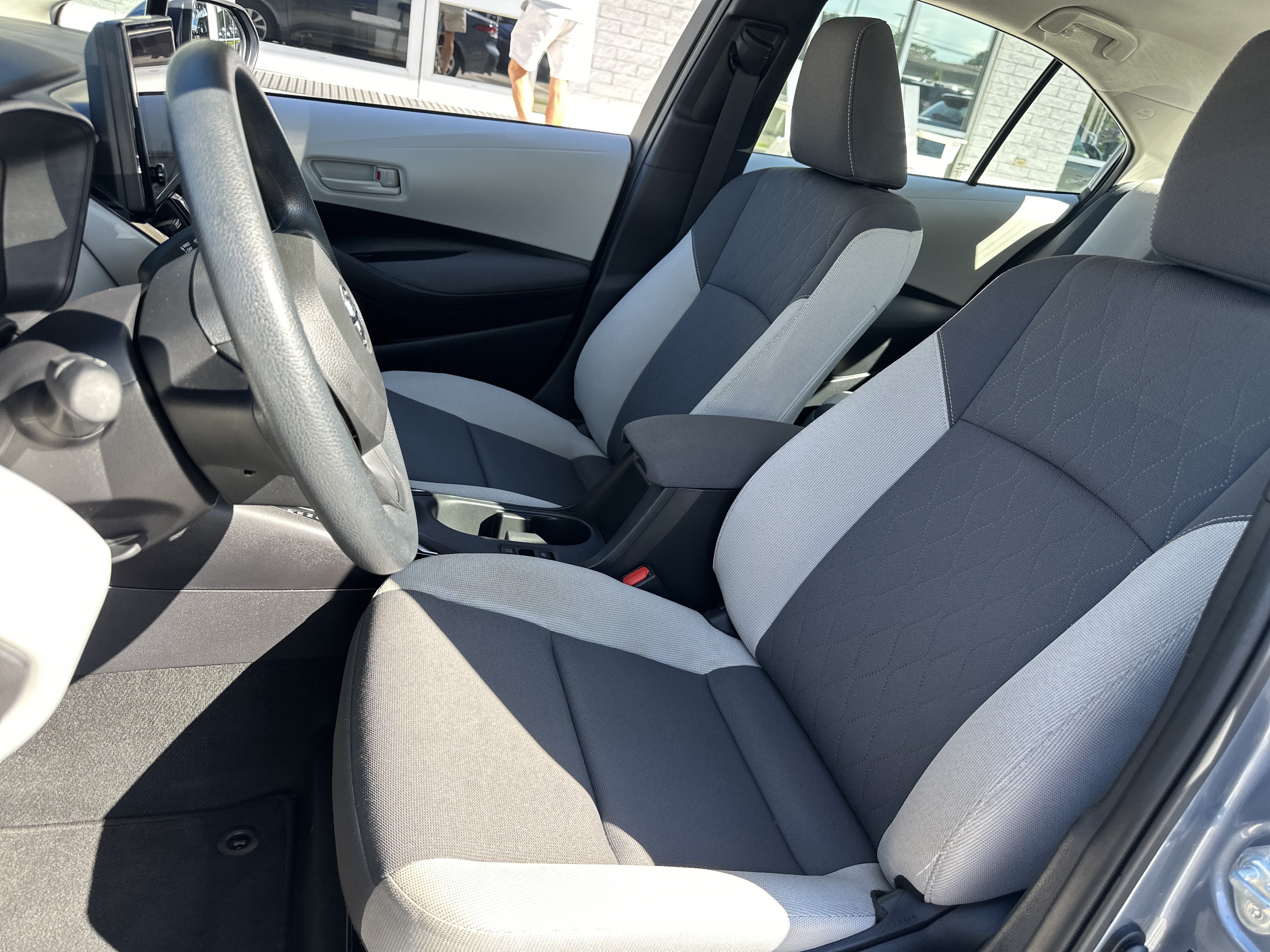 Used 2025 Toyota Corolla LE FWD image 11