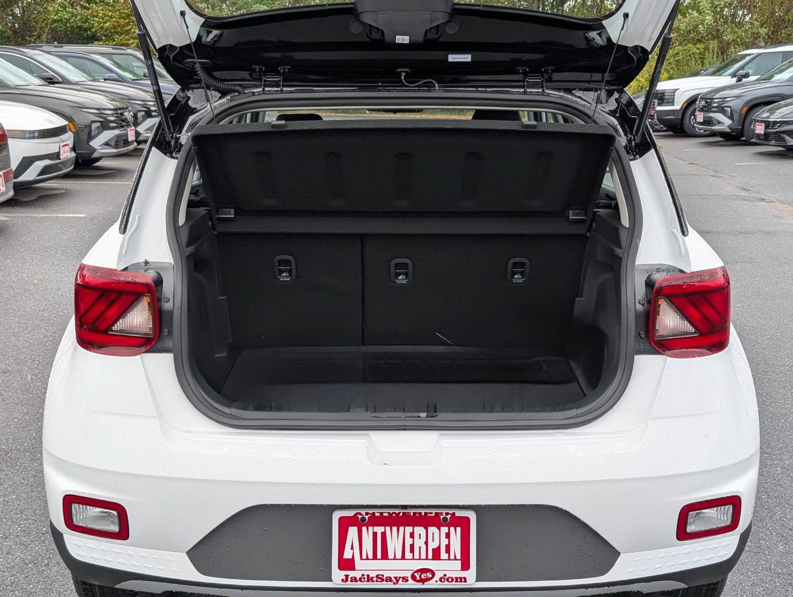 New 2026 Hyundai Venue SEL FWD image 9