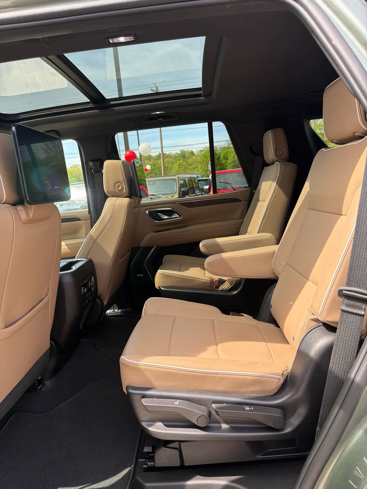 Used 2023 Chevrolet Tahoe Premier w/ Advanced Technology Package image 13