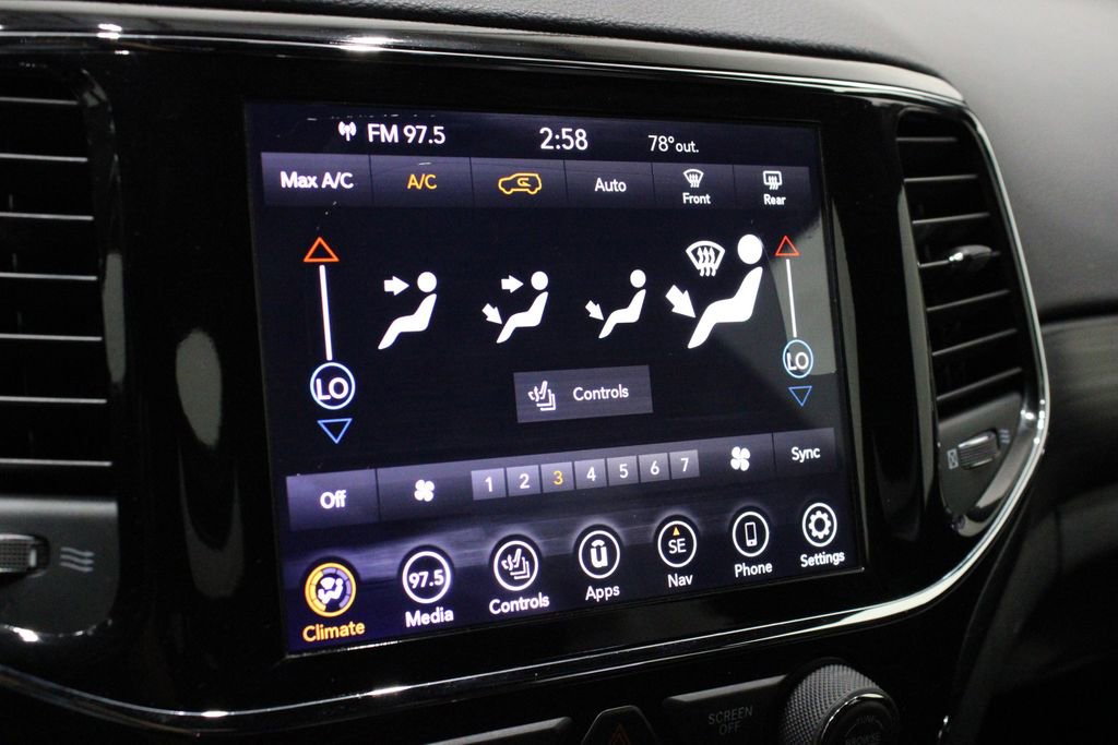 Used 2019 Jeep Grand Cherokee Laredo image 34