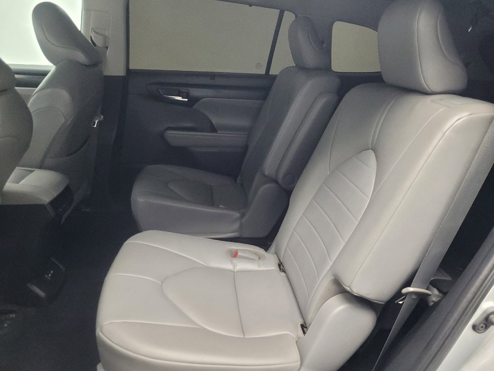 Used 2022 Toyota Highlander XLE image 18