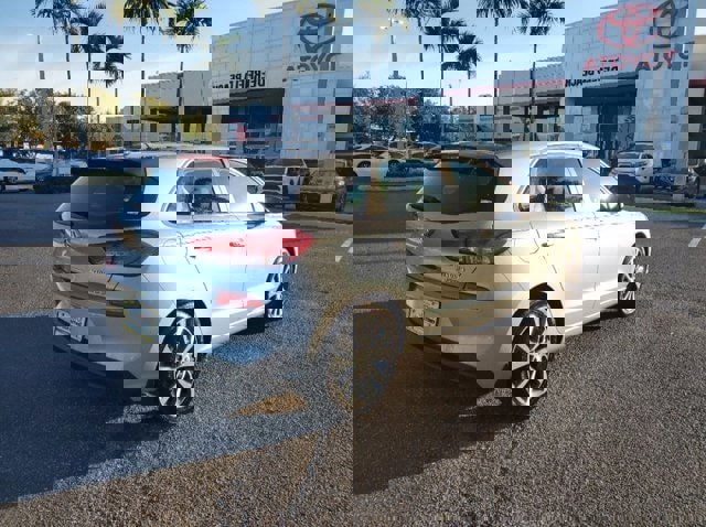 Used 2020 Hyundai Elantra GT w/ Style Package 02 image 4