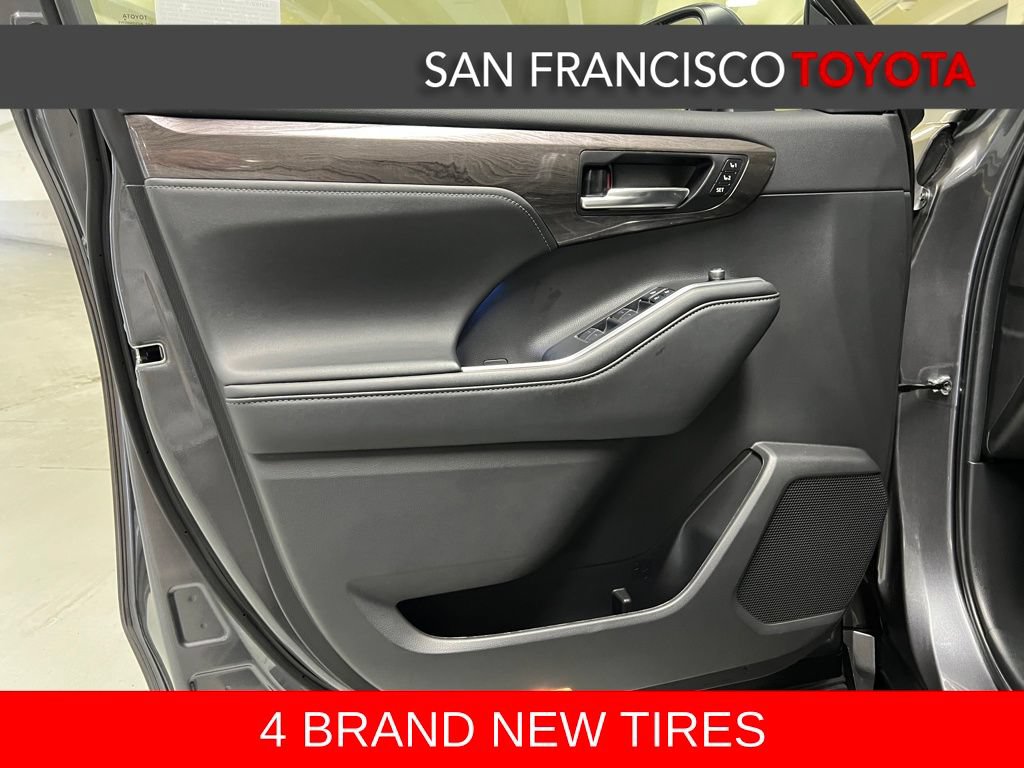 Used 2022 Toyota Highlander Platinum AWD/4WD image 39