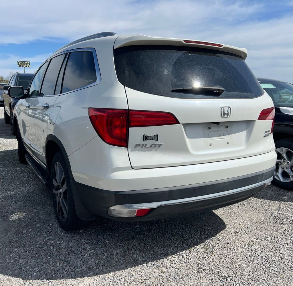 Used 2017 Honda Pilot Elite image 4
