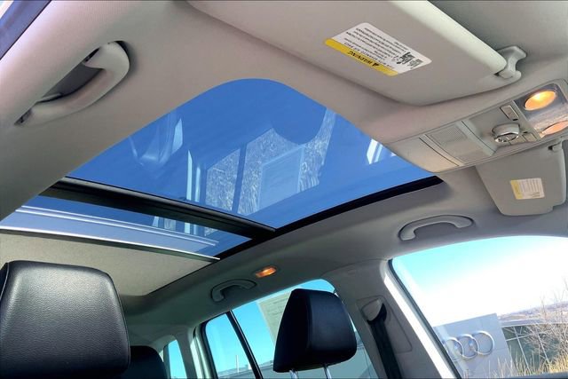 Used 2012 Volkswagen Tiguan SE image 32