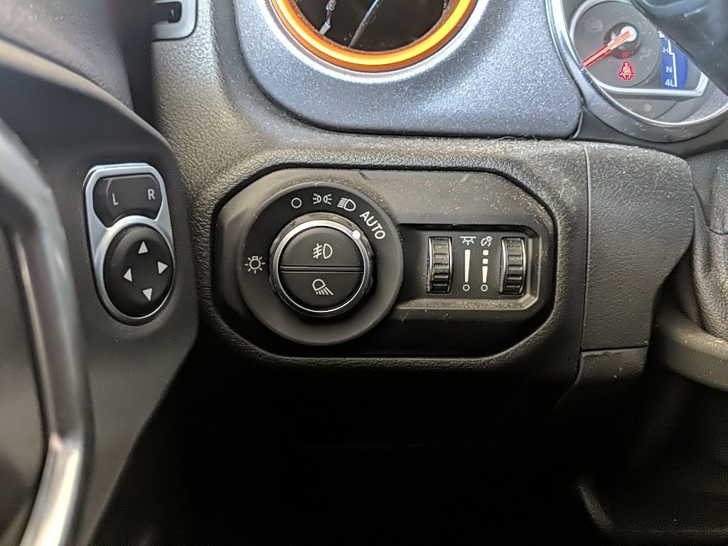 Used 2021 Jeep Gladiator Mojave w/ Cold Weather Group image 24