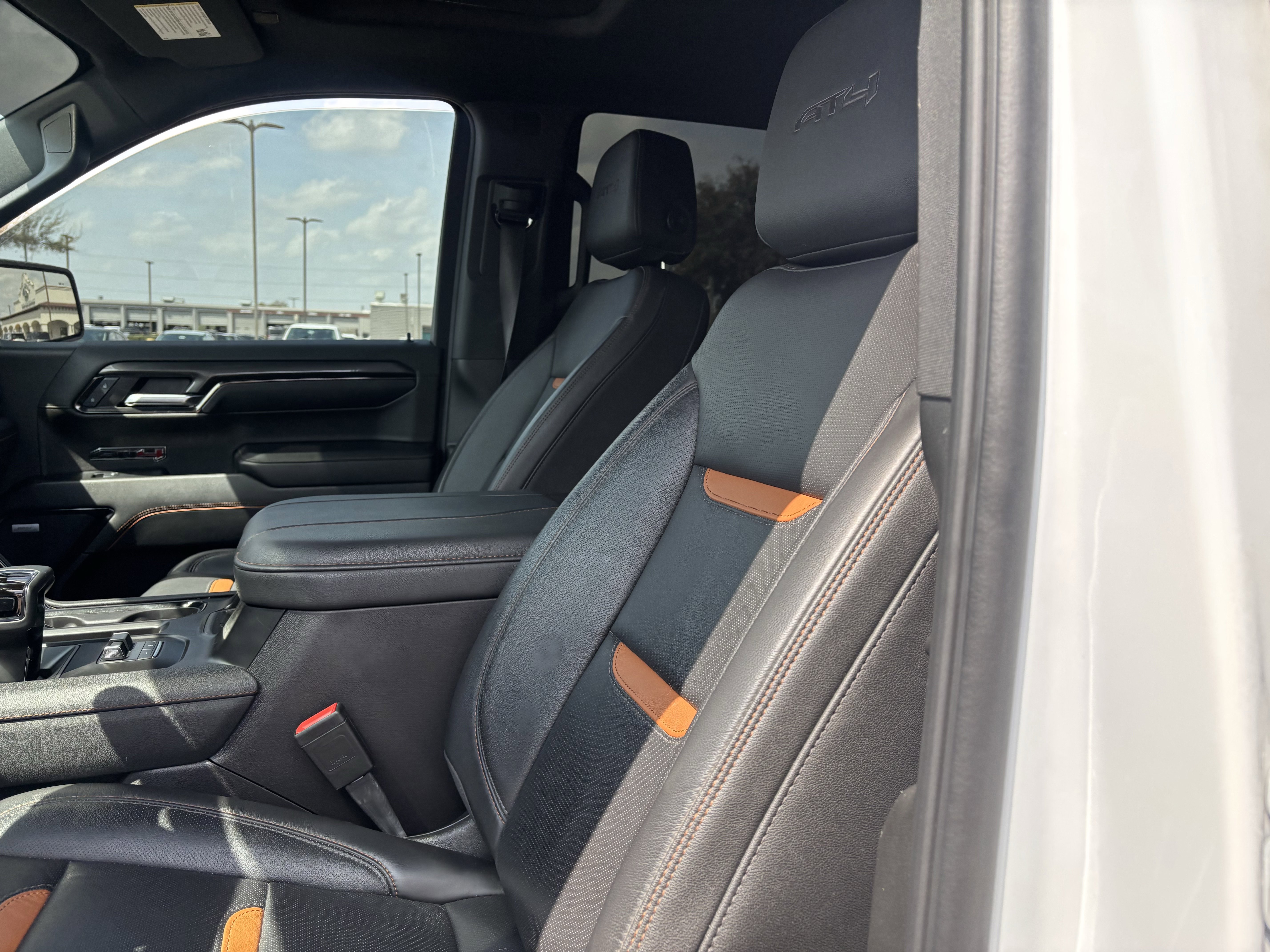 Used 2024 GMC Sierra 1500 AT4 w/ Technology Package image 11