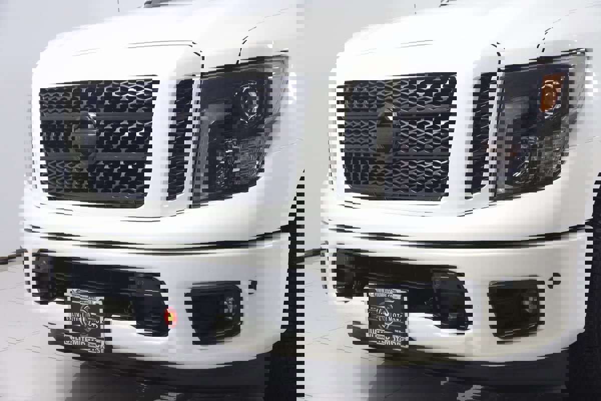 Used 2019 Nissan Titan SV w/ SV Convenience Package image 49