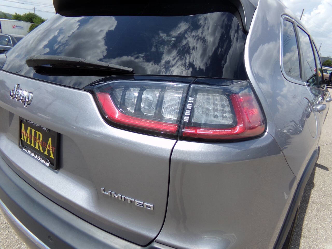 Used 2019 Jeep Cherokee Limited image 19