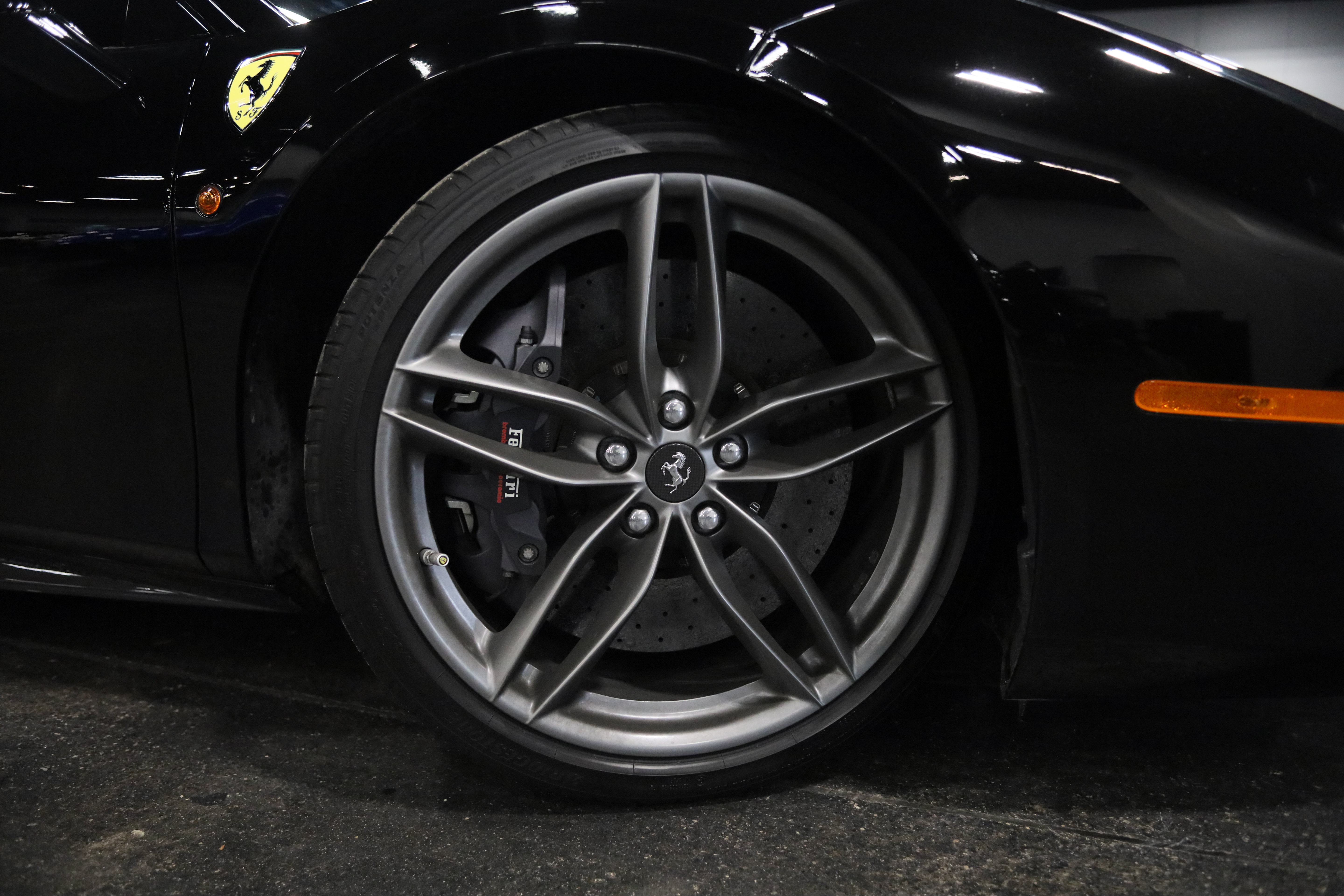 Used 2016 Ferrari 488 GTB RWD image 9