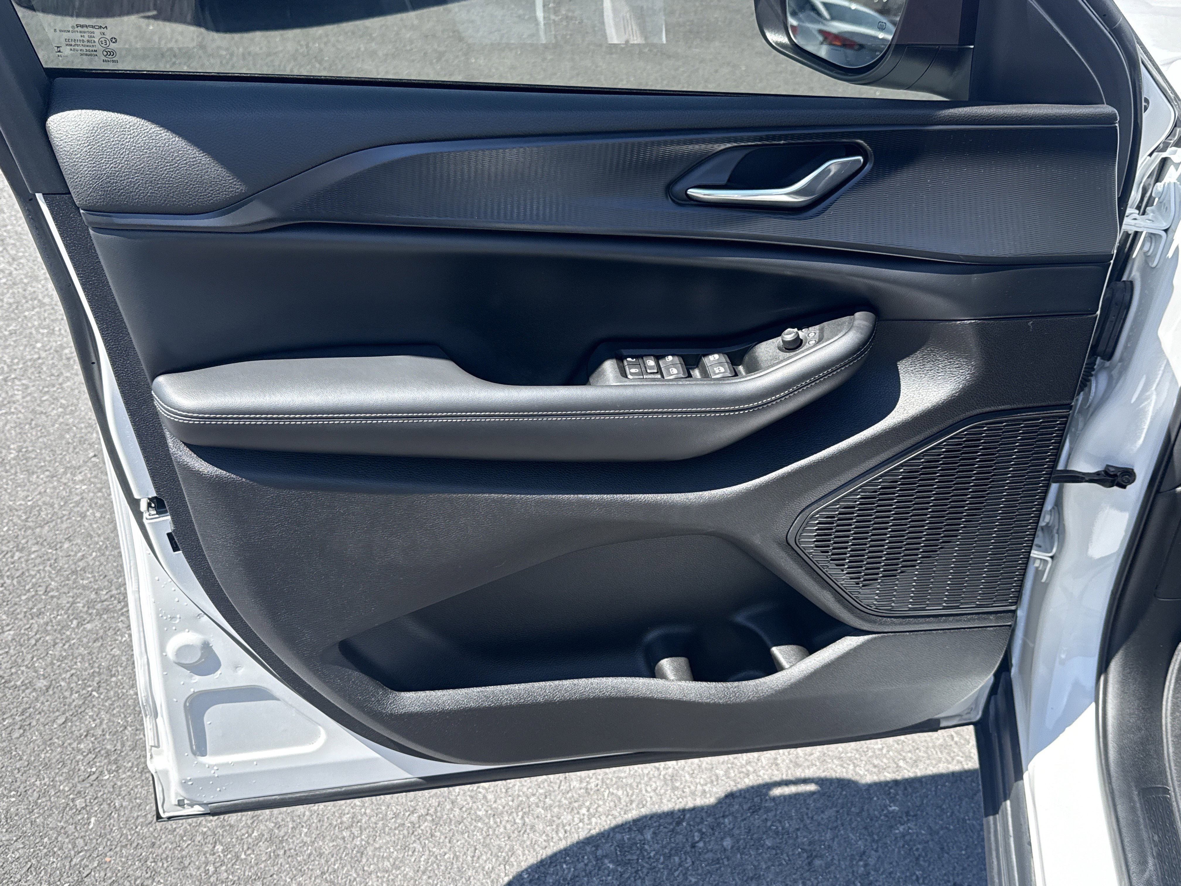 Used 2024 Jeep Grand Cherokee Laredo X w/ Trailer Tow Package AWD/4WD image 16