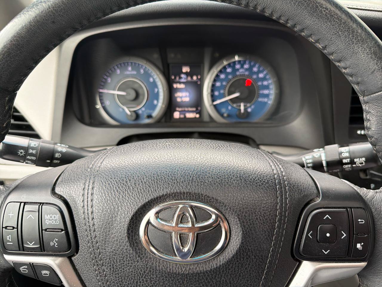 Used 2017 Toyota Sienna XLE FWD image 20