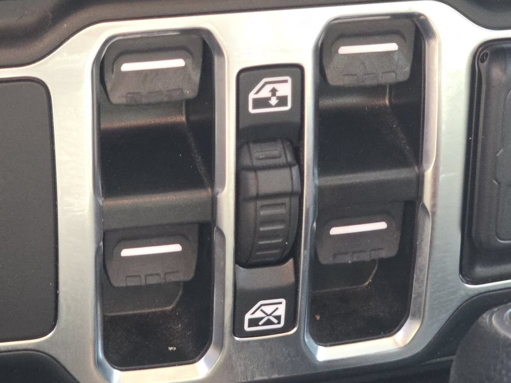 Used 2024 Jeep Wrangler Unlimited Sahara AWD/4WD image 28