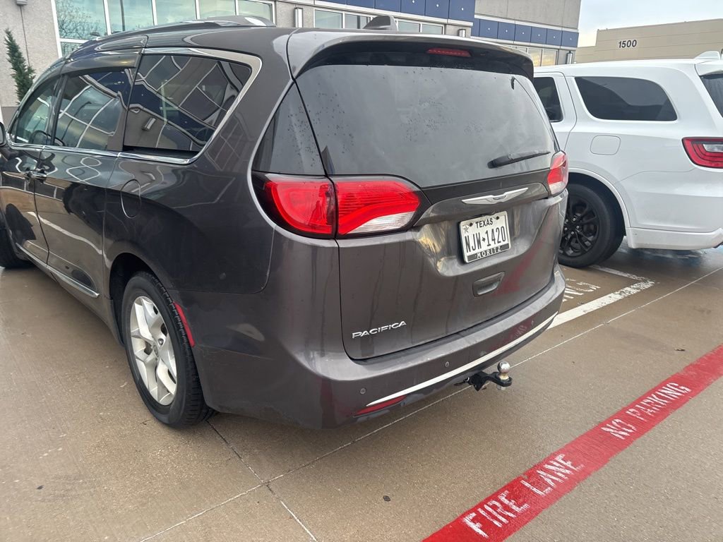 Used 2017 Chrysler Pacifica Touring-L Plus image 4