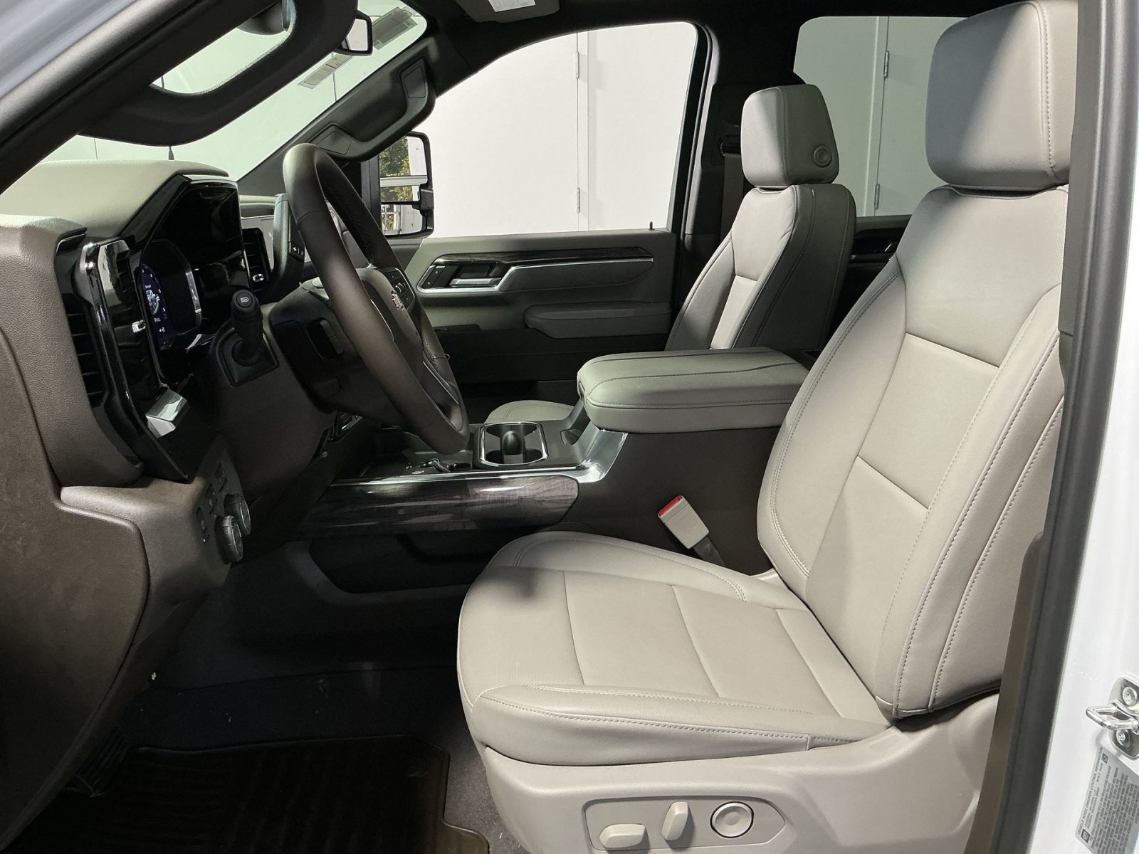 New 2026 Chevrolet Silverado 2500 LTZ w/ LTZ Convenience Package AWD/4WD image 14