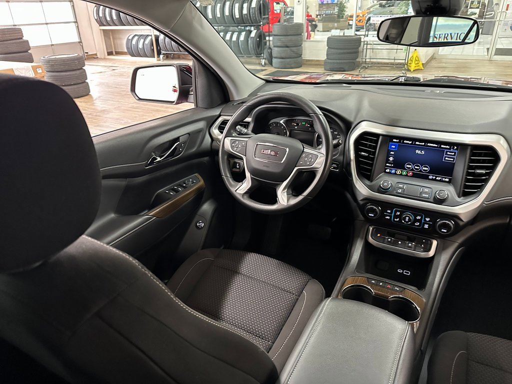 Used 2023 GMC Acadia SLE w/ Driver Convenience Package image 15