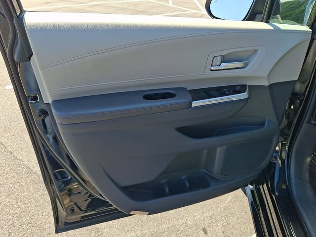 Used 2024 Toyota Sienna XLE FWD image 12