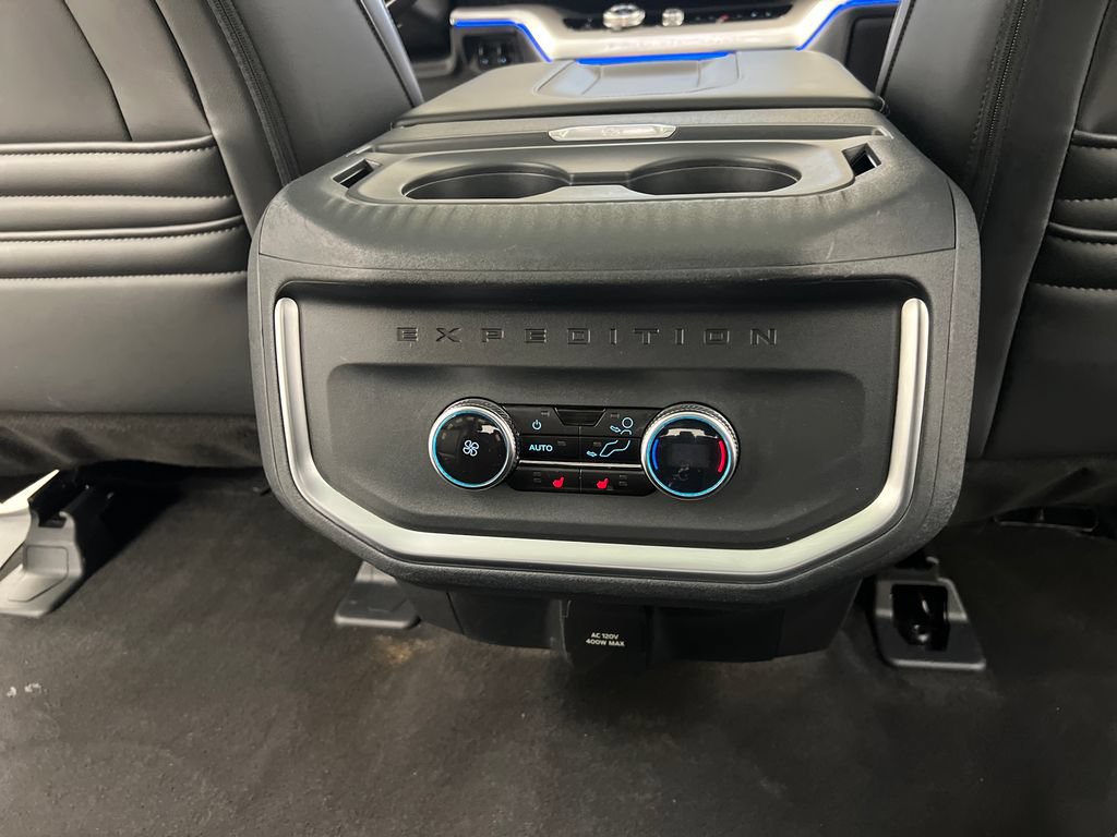 Used 2025 Ford Expedition Platinum AWD/4WD image 29