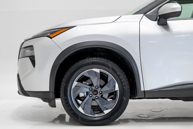 Used 2025 Nissan Rogue SV FWD image 28