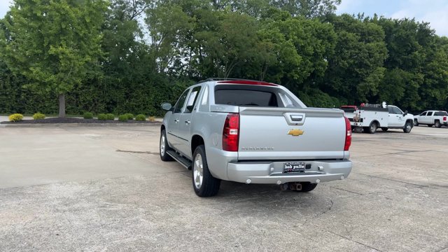 Used 2013 Chevrolet Avalanche LTZ AWD/4WD image 7