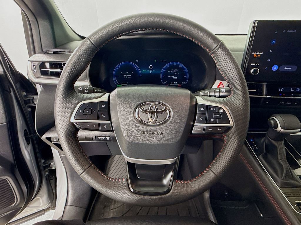 Certified 2025 Toyota Sienna XSE image 13