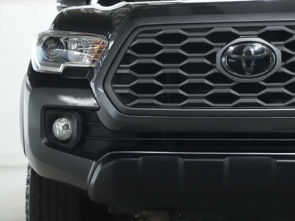 Certified 2022 Toyota Tacoma TRD Off-Road AWD/4WD image 6