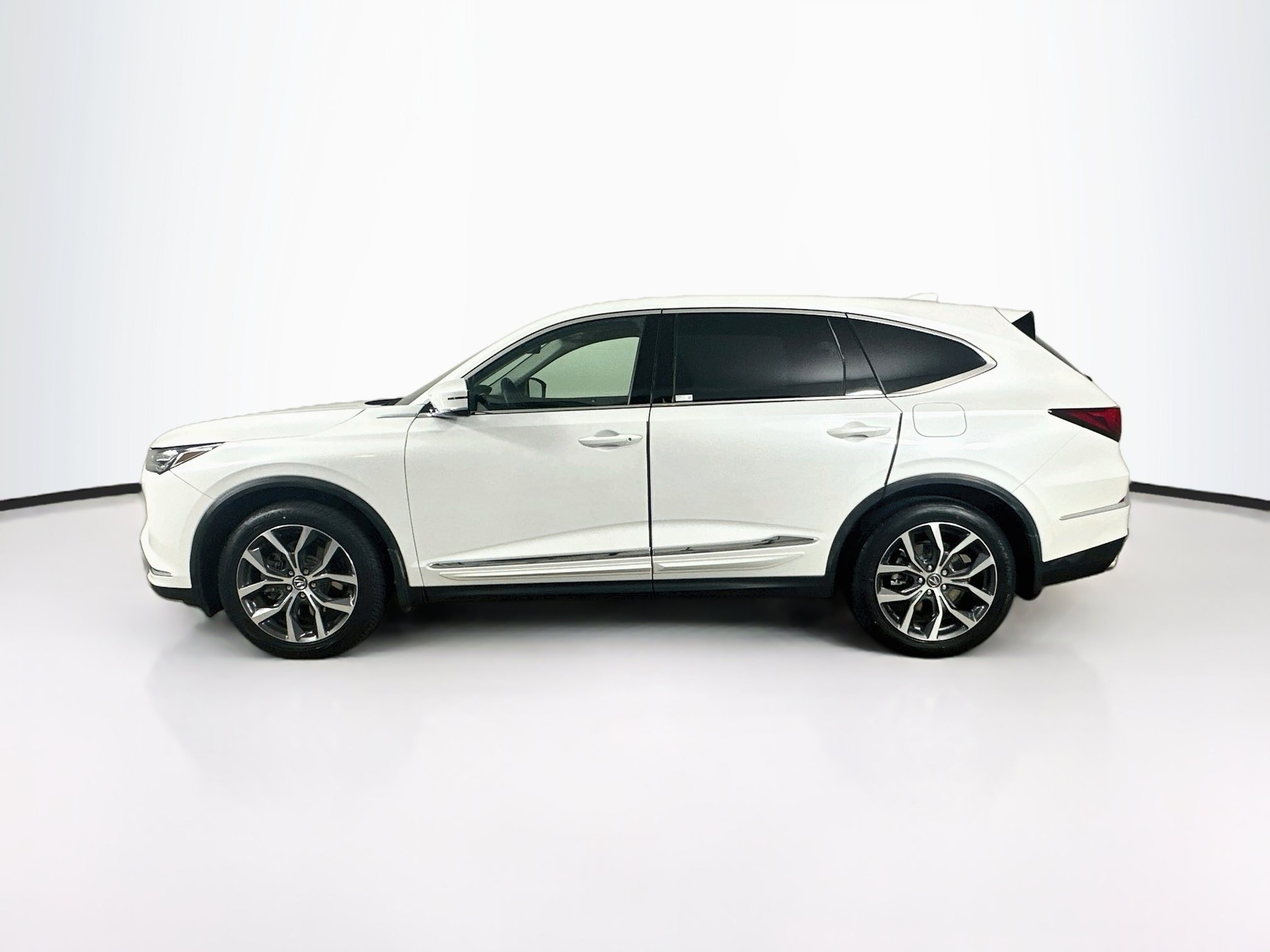 Used 2022 Acura MDX w/ Technology Package AWD/4WD image 4