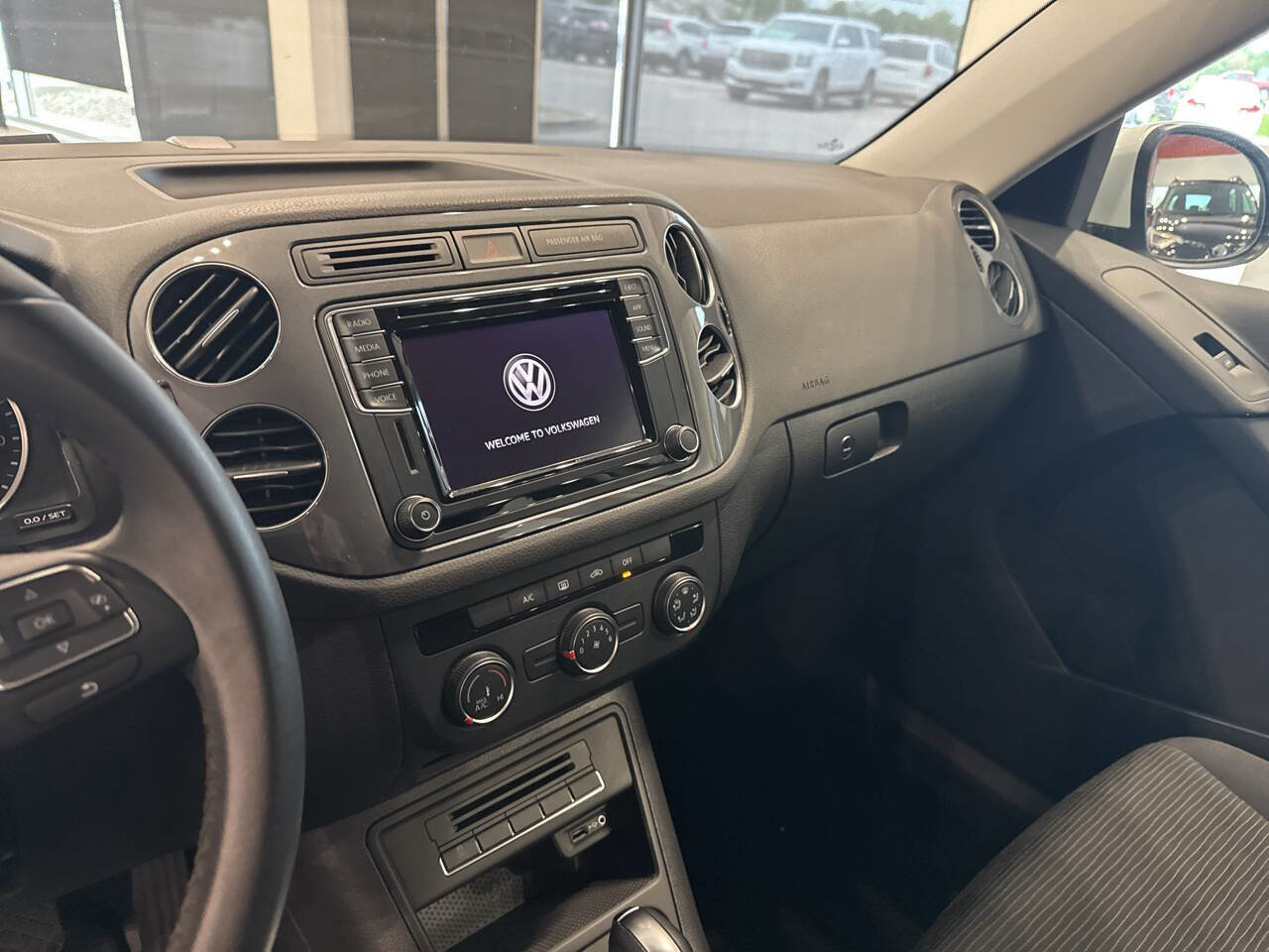 Used 2017 Volkswagen Tiguan Limited w/ Premium Package FWD image 17