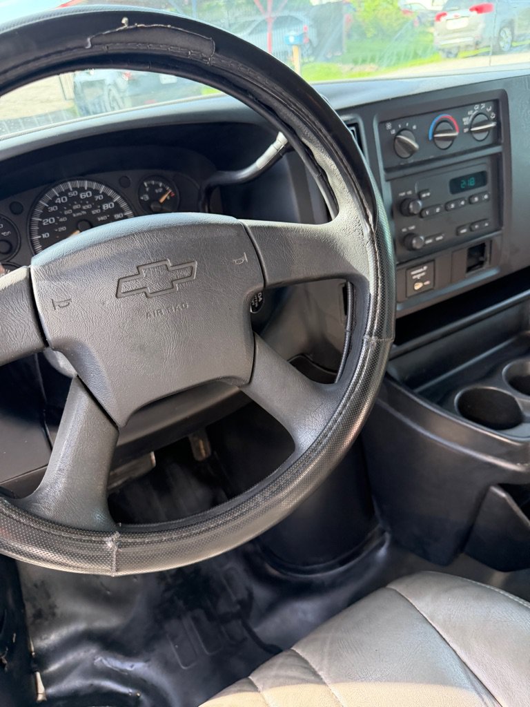 Used 2006 Chevrolet Express 3500 RWD image 33