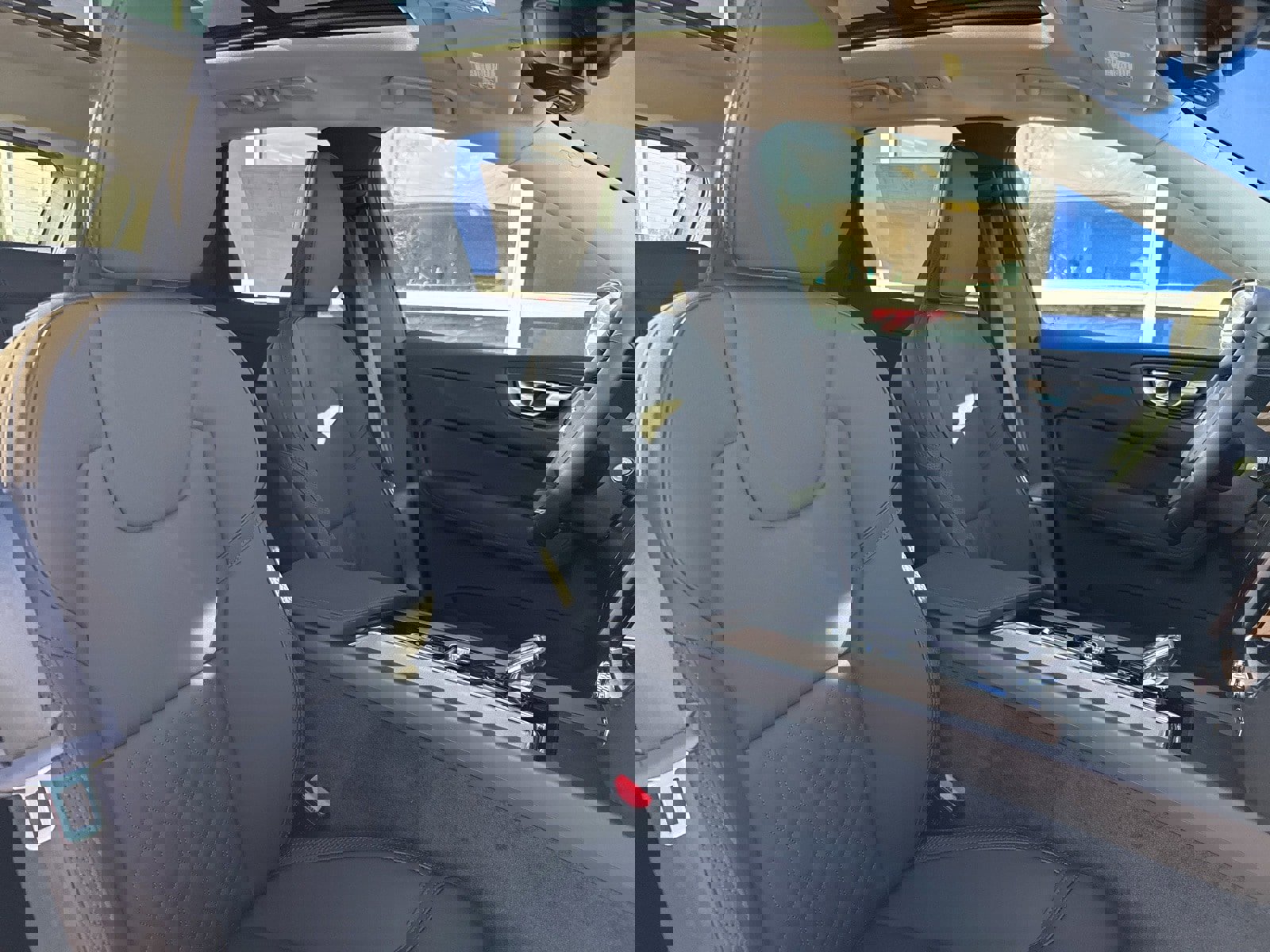 New 2026 Volvo XC60 B5 Plus w/ Protection Package Premier image 15