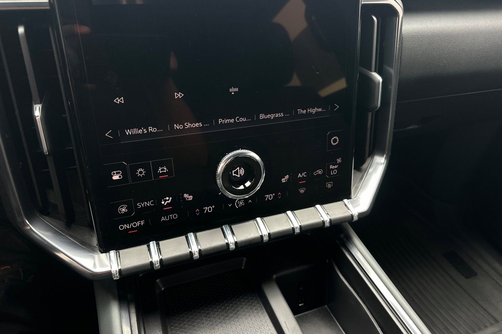 Used 2025 GMC Acadia AT4 w/ LPO, Floor Liner Package image 28