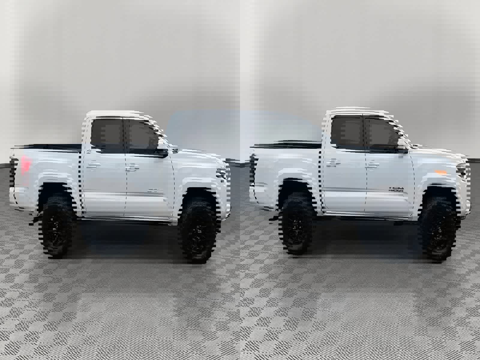 Used 2022 Toyota Tacoma SR5 w/ Technology Package image 6