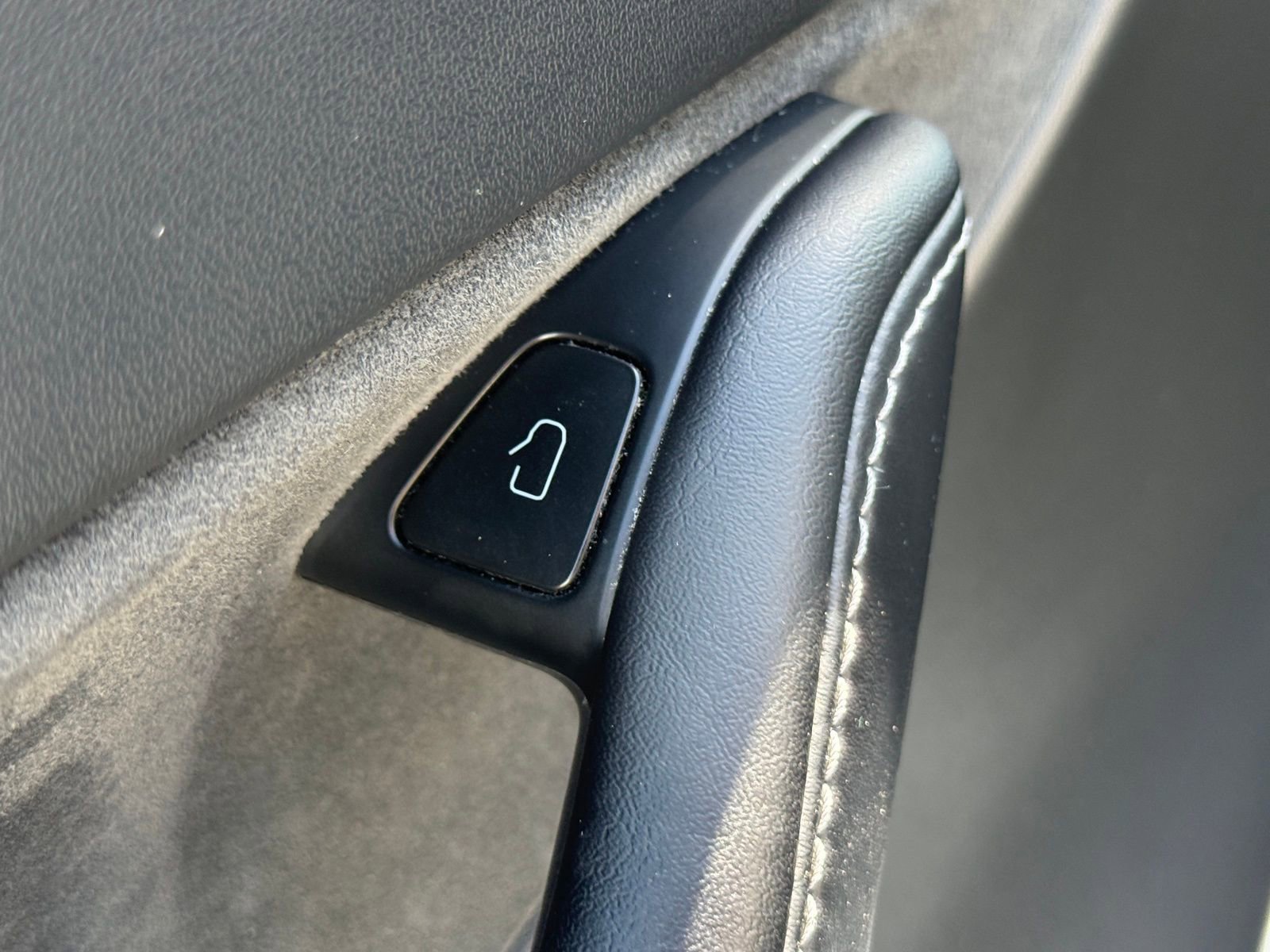 Used 2022 Tesla Model Y Long Range image 21
