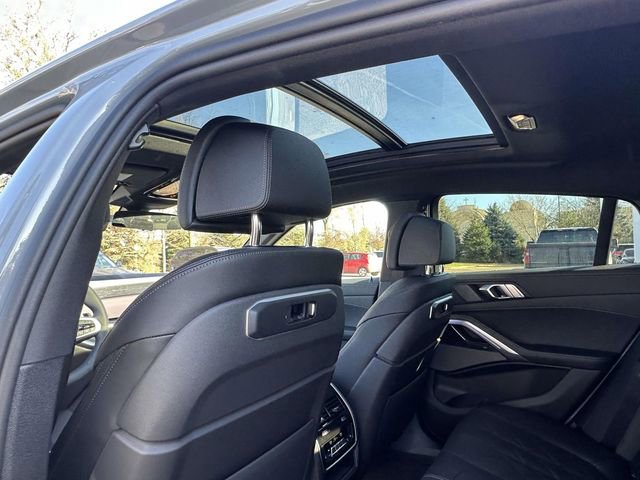 New 2026 BMW X6 xDrive40i w/ Climate Comfort Package image 11