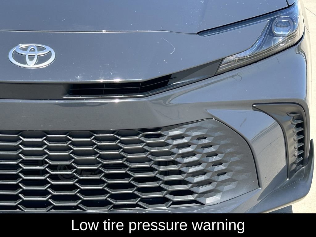 Used 2025 Toyota Camry SE image 4