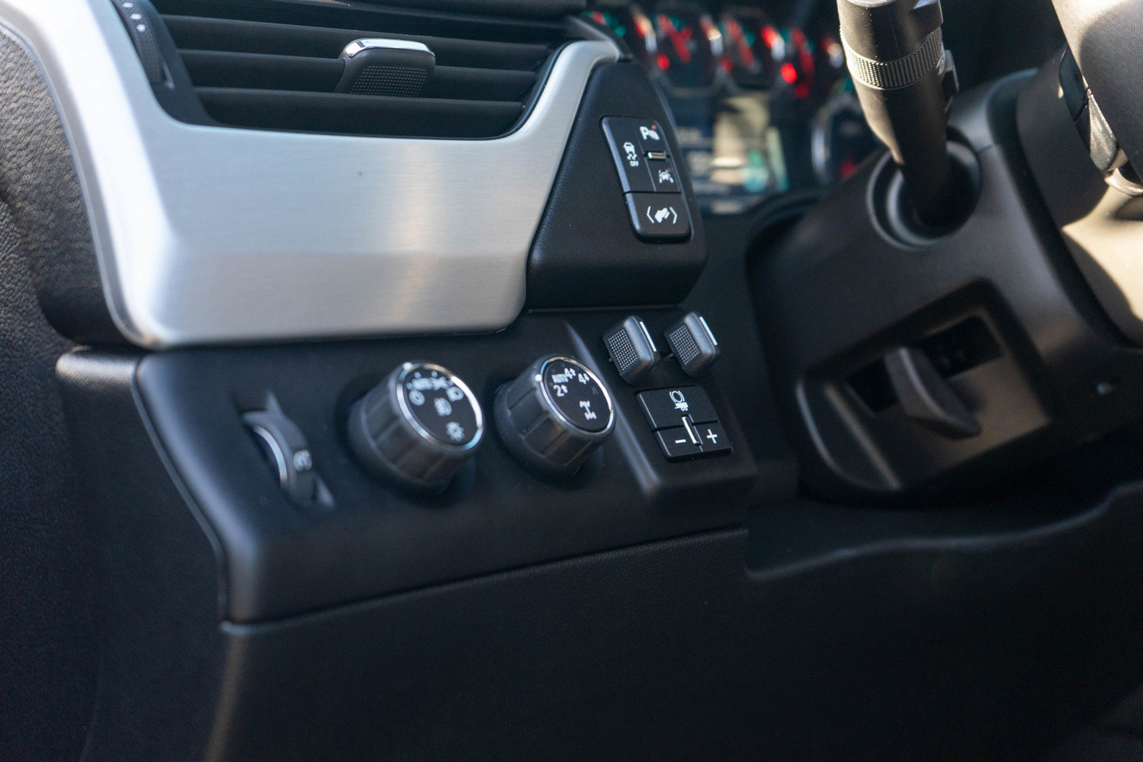 Used 2020 GMC Yukon SLE w/ SLE Value Package image 19