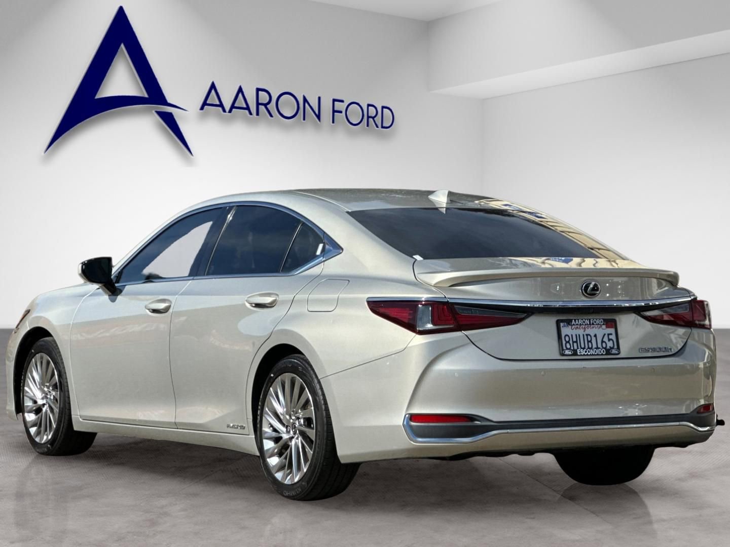 Used 2019 Lexus ES 300h w/ Accessory Package 2 image 3