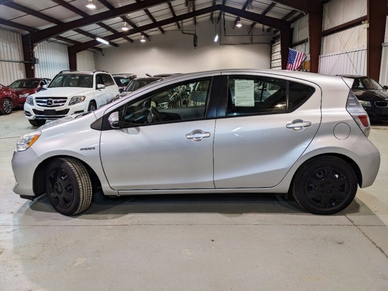 Used 2012 Toyota Prius C One image 4