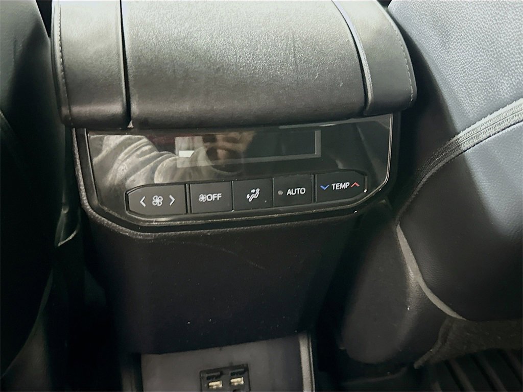 Used 2021 Toyota Highlander XLE image 31