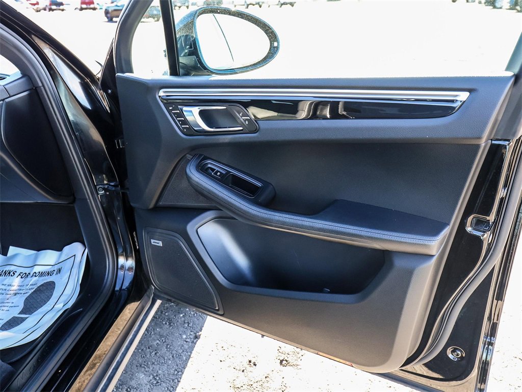 Used 2018 Porsche Macan Base image 18