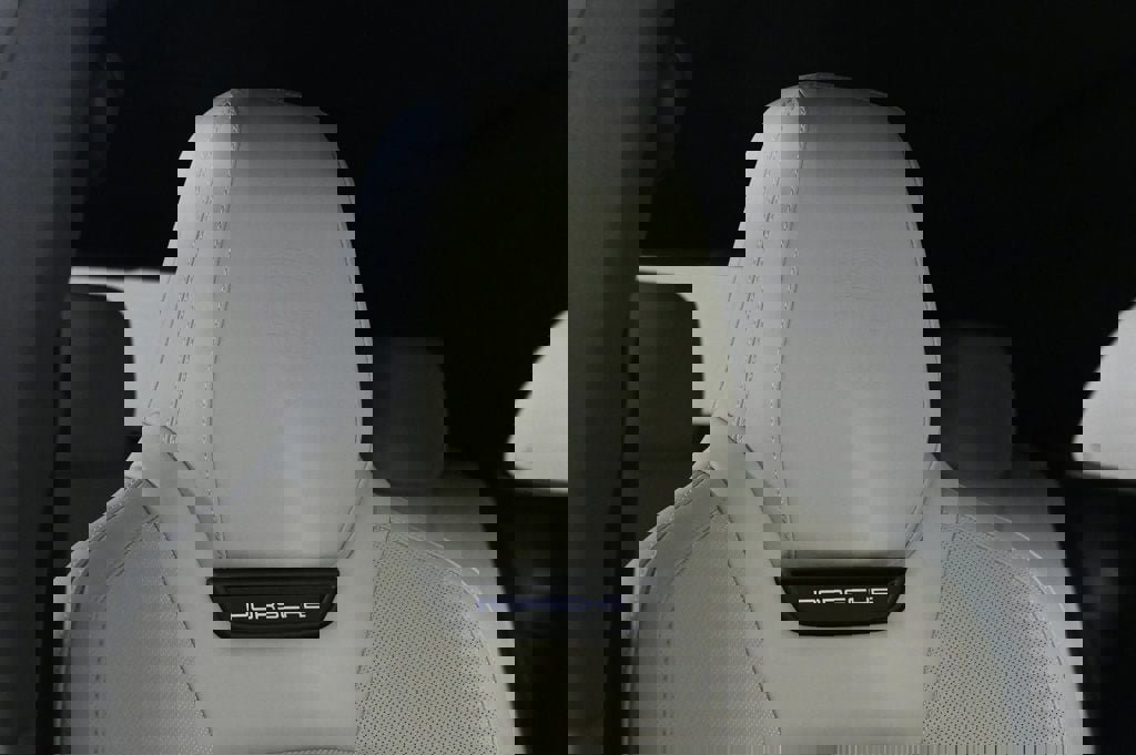 Certified 2025 Porsche Macan 4S Electric image 24